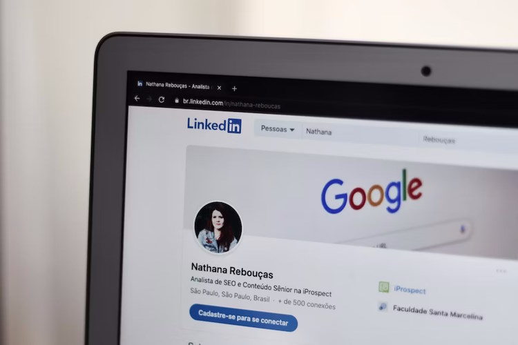 bien-parler-de-ses-services-sur-son-site-web-linkedin