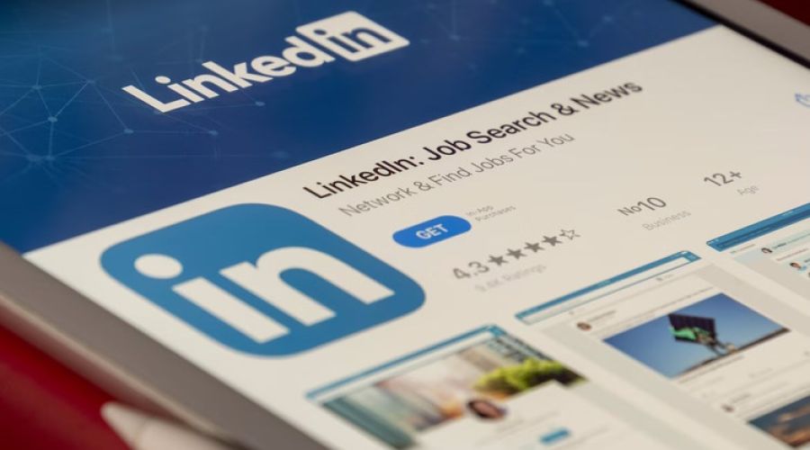 publier sur linkedin ecran reseau social